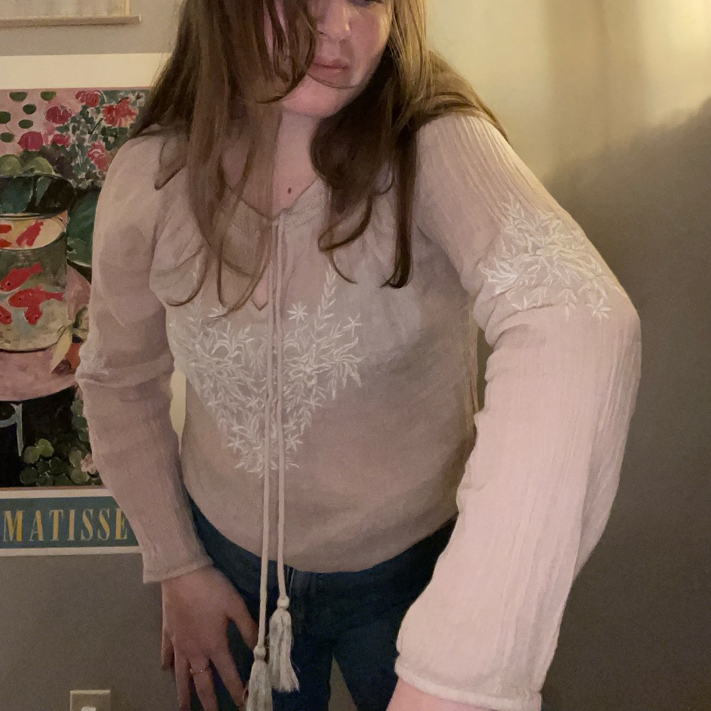 Elegant ballet slipper pink blouse with white flower embroidering.